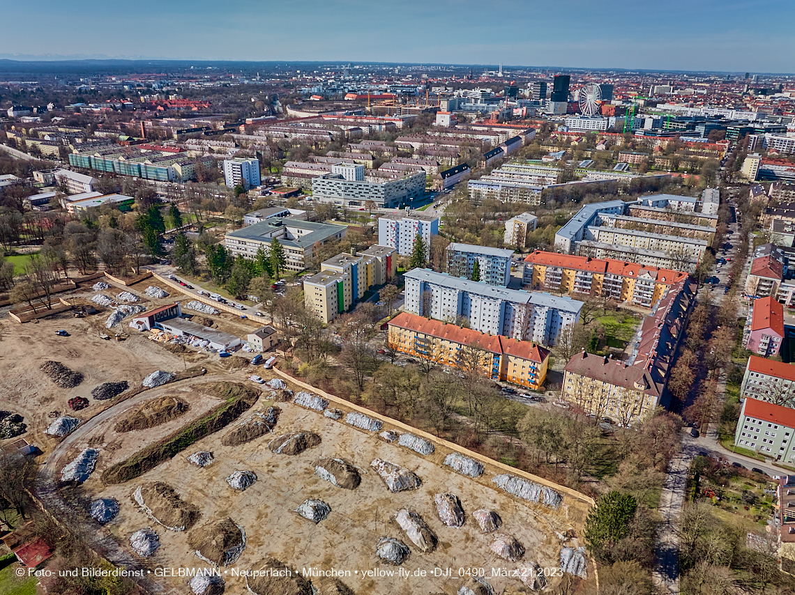 21.03.2023 - Luftbilder von der Baustelle Maikäfersiedlung in Berg am Laim